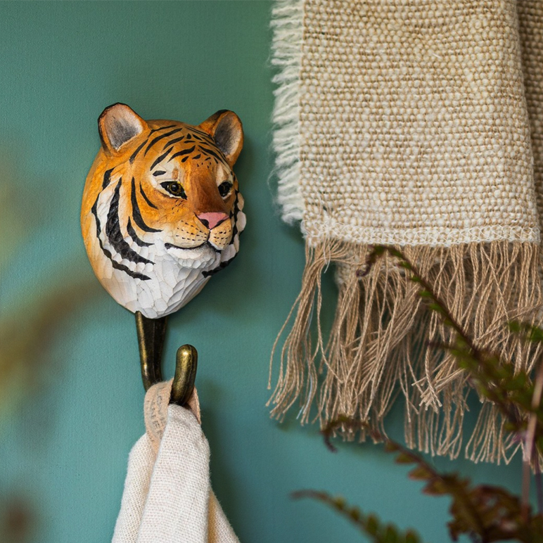 Väggkrog med ett tigeransikte